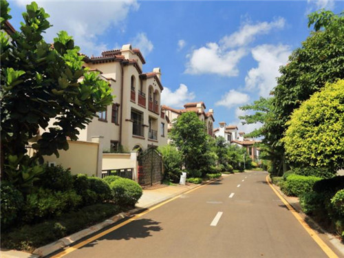 2025网红中式快餐加盟品牌是哪个，苗香掉渣饼加盟费用贵不贵