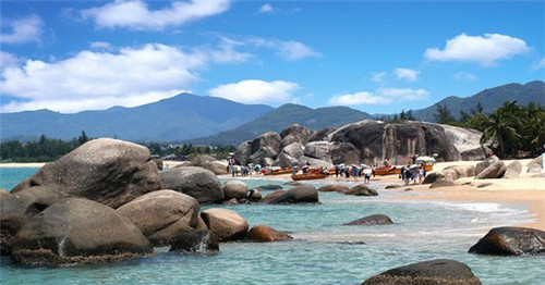 中间间隔几个钟头是什么歌（中间有间隔）